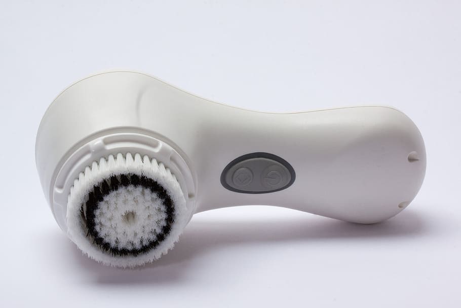 white massager, skin cleansing, skin cleaner, cosmetics, brush head, sensitive, ergonomic, beauty care, beauty, sophisticated technology