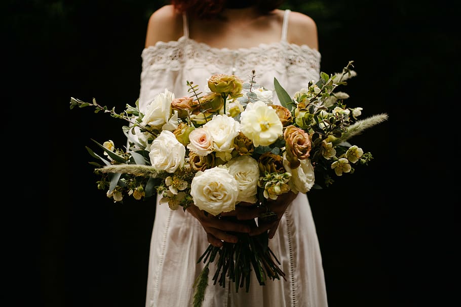 woman, holding, rose, flower bouquet, bouquet, flower, bunch, bundle, wedding, people