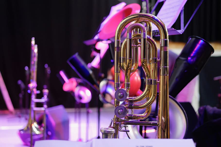 selective, focus photo, gold wind instrument, trombone, stage, concert, big band, jazz, music, band