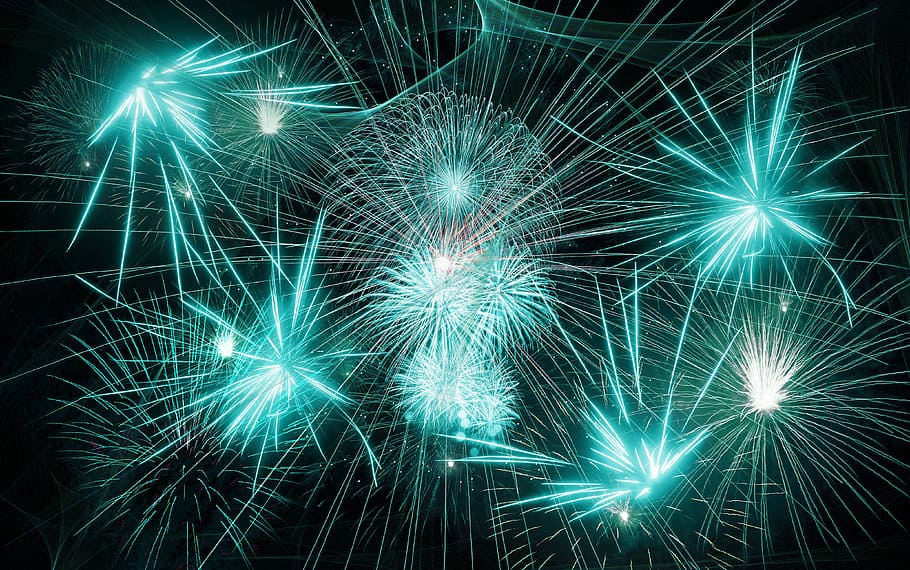 fondo de pantalla de fuegos artificiales verde azulado, fuegos artificiales, cohete, día de año nuevo, víspera de año nuevo, sylvester, cambio de año, víspera, medianoche, pirotecnia