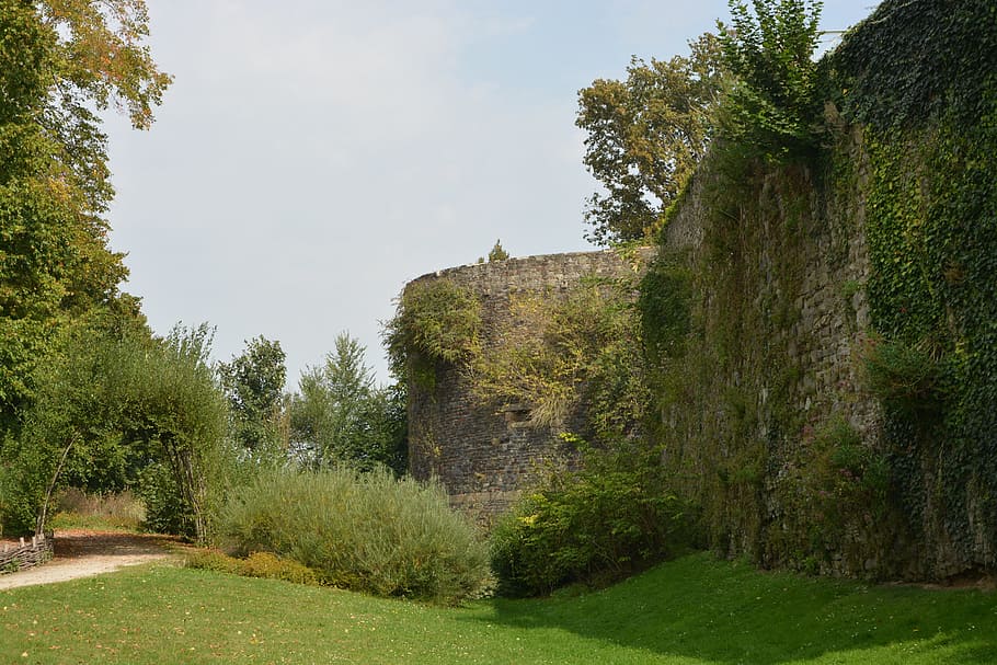 ramparts, fortification, dol de bretagne, the moat, tourist town, architecture, plant, tree, growth, sky