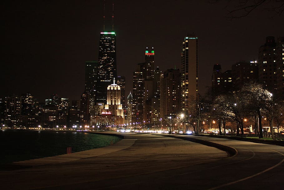 edificios de la ciudad, noche, chicago, vista nocturna, edificios, arquitectura, carreteras, lago michigan, tardes, oscuro