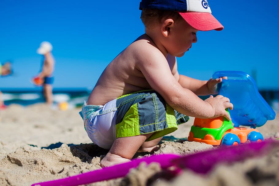 少年, 遊んで, おもちゃ, 白, 砂, 子供, 楽しい, ビーチ, 海, 色