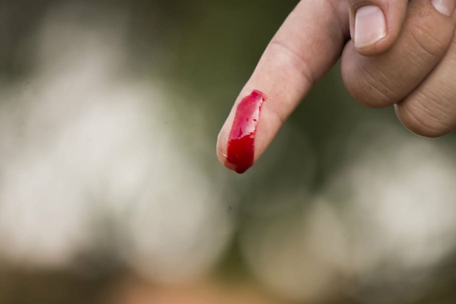 dedo, sangue, ferida, gota, mão humana, mão, parte do corpo humano, vermelho, uma pessoa, dedo humano