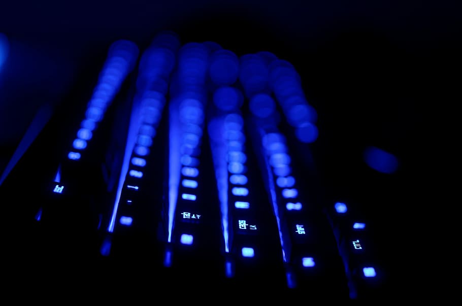 点灯, 青, コンピューターキーボード, 暗い, キーボード, コンピューター, led, 暗いキーボード, 技術, インターネット