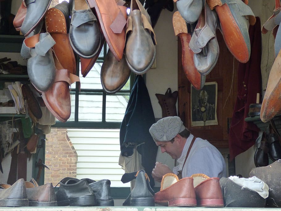 shoemaker, colonial, williamsburg, retail, occupation, indoors, large group of objects, real people, market, business