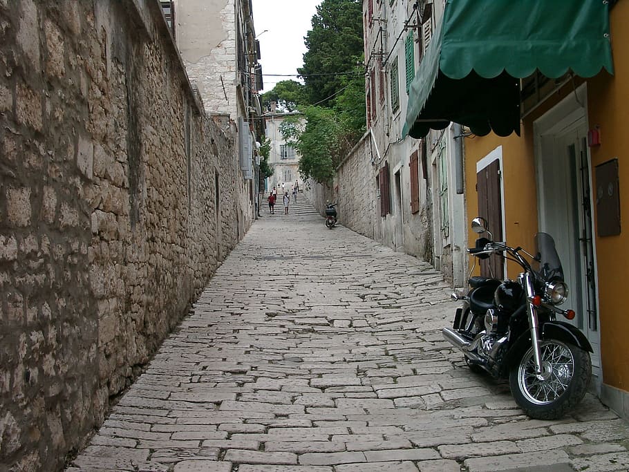 paving-stones-pavement-alley-perspective.jpg