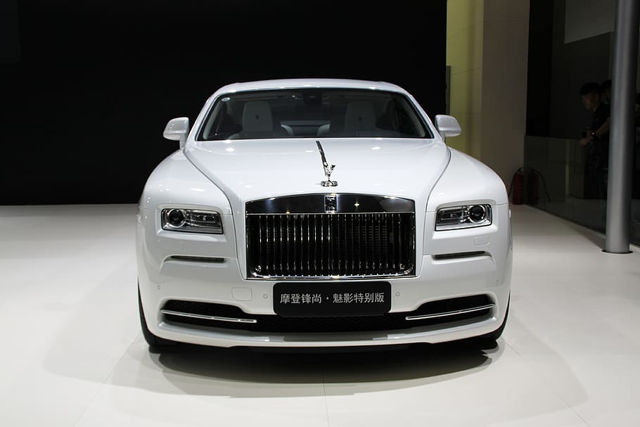 blanco, automóvil Rolls Royce, estacionado, superficie, Rolls-Royce, Auto de lujo, Auto Show, automóvil, Vehículo terrestre, transporte