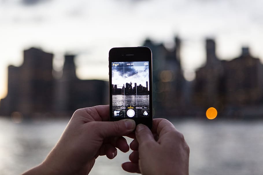orang, menangkap, matahari terbenam, baru, york, ponsel, smartphone., diambil, skyline Manhattan, New York