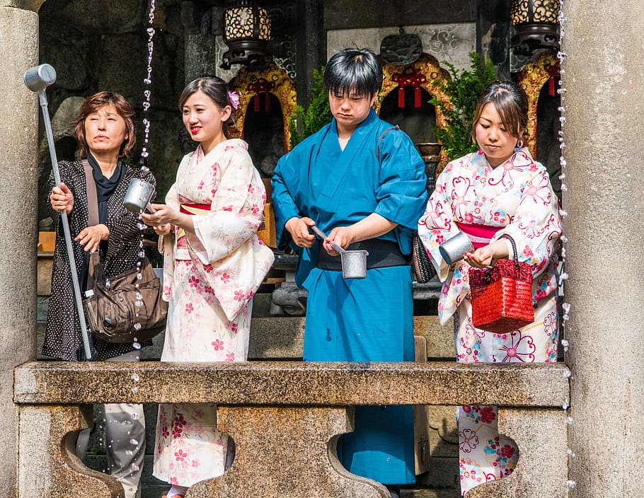 hombre, tres, mujeres, vistiendo, kimonos, templo, Japón, Kyoto, japonés, Asia