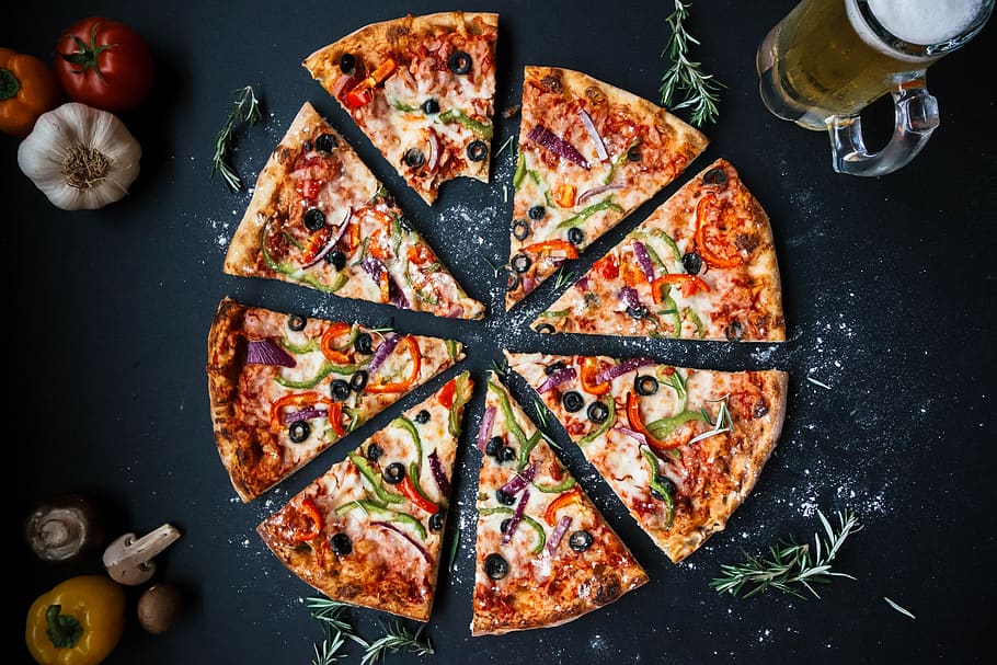 irisan, buatan sendiri, pizza, makanan, bawang putih, bir, tomatoe, bawang merah, hitam, meja