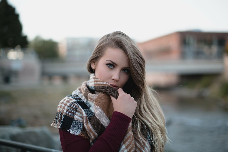 woman, wearing, marono, long-sleeved, top, white, brown, plaid, scarf, taking