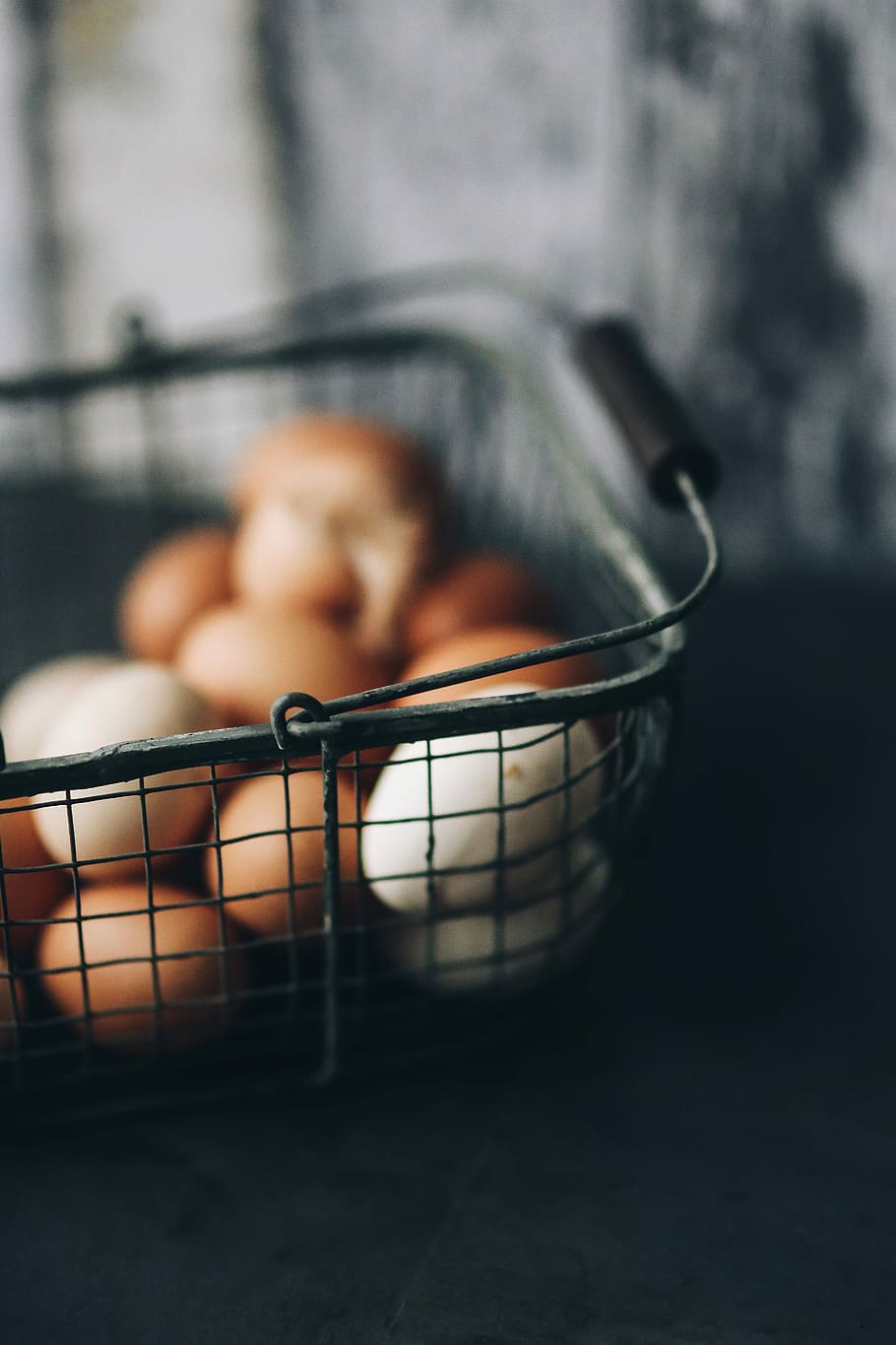 metal wire basket, eggs, Metal wire, basket, metal, wire, food, food and drink, one animal, close-up