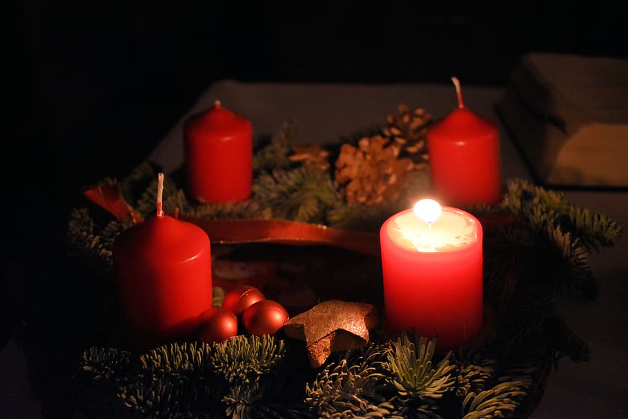 christmas, first candle, candles, advent, advent wreath, christmas time, shining, light, candlelight, tannenzweig