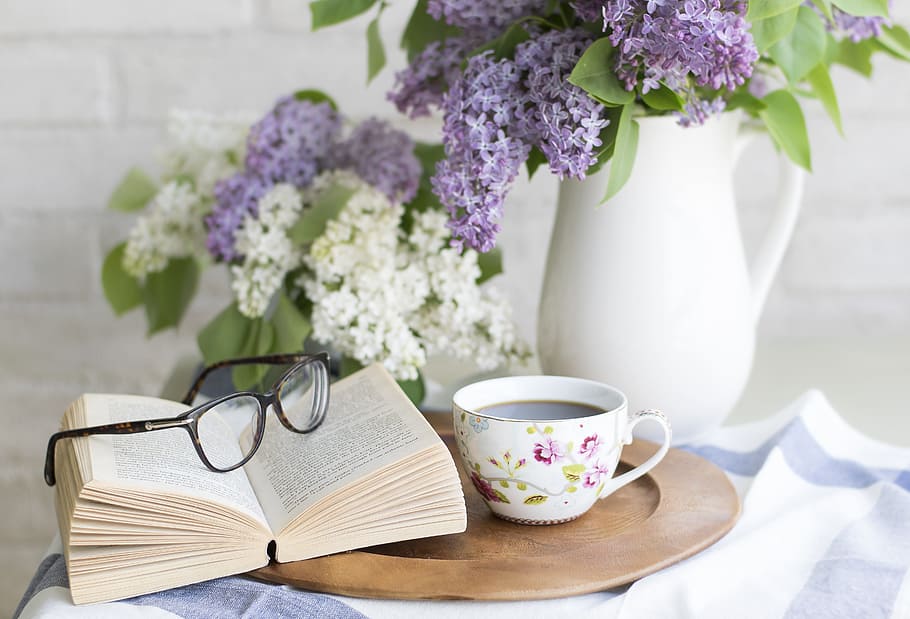 blanco, abierto, libro, anteojos, taza de té, libro abierto, café, flores, ajuste, romántico