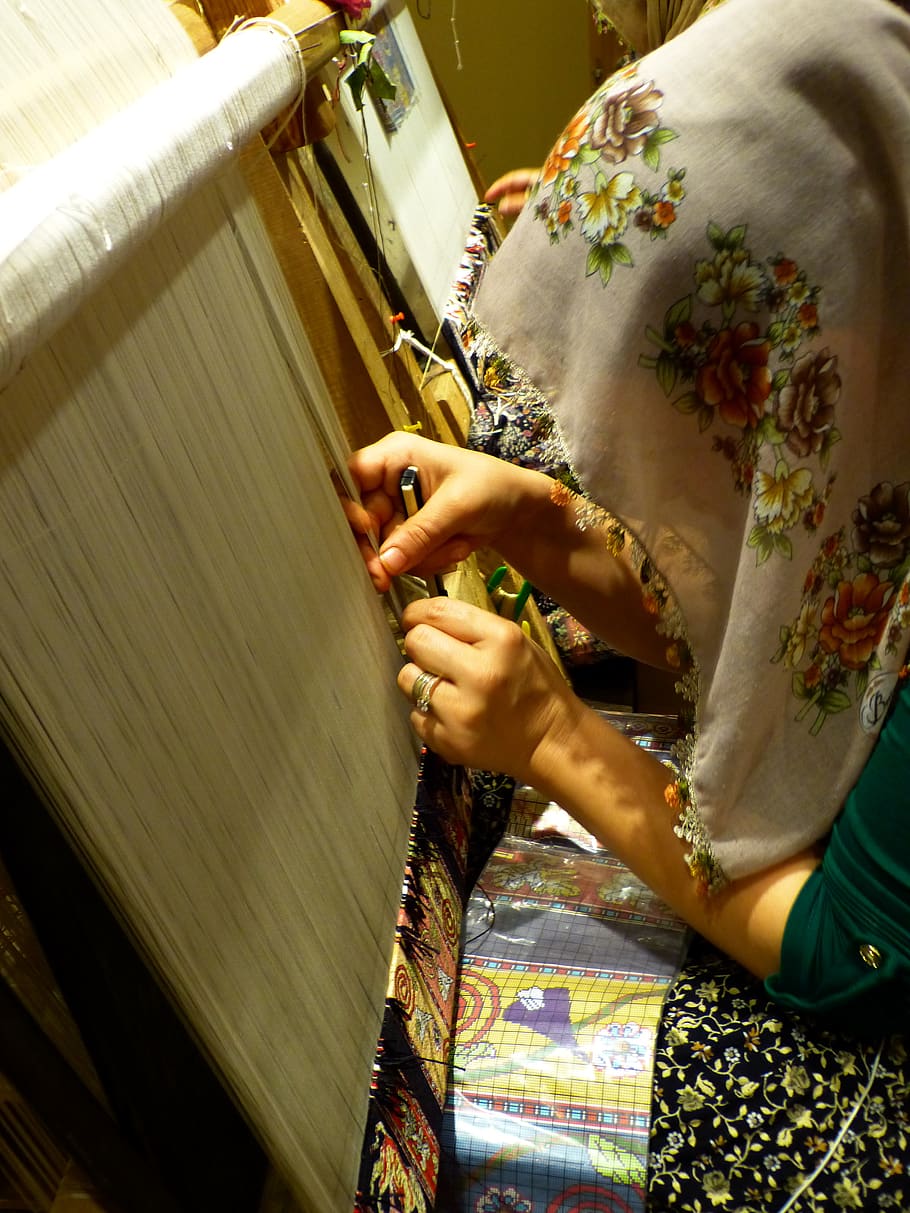 weave, tying, carpet, arbeiterinportrait, weaver, work, craft, woman, real people, indoors