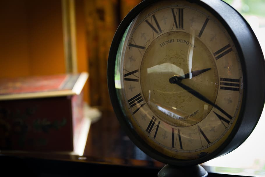 antique, clock, clocks, time, era, on time, too late, hurry, wait, bore