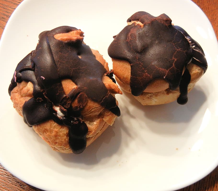 chocolate cream puffs, pastry, whipped cream, sugar, food, sweet, plate, food and drink, freshness, indoors