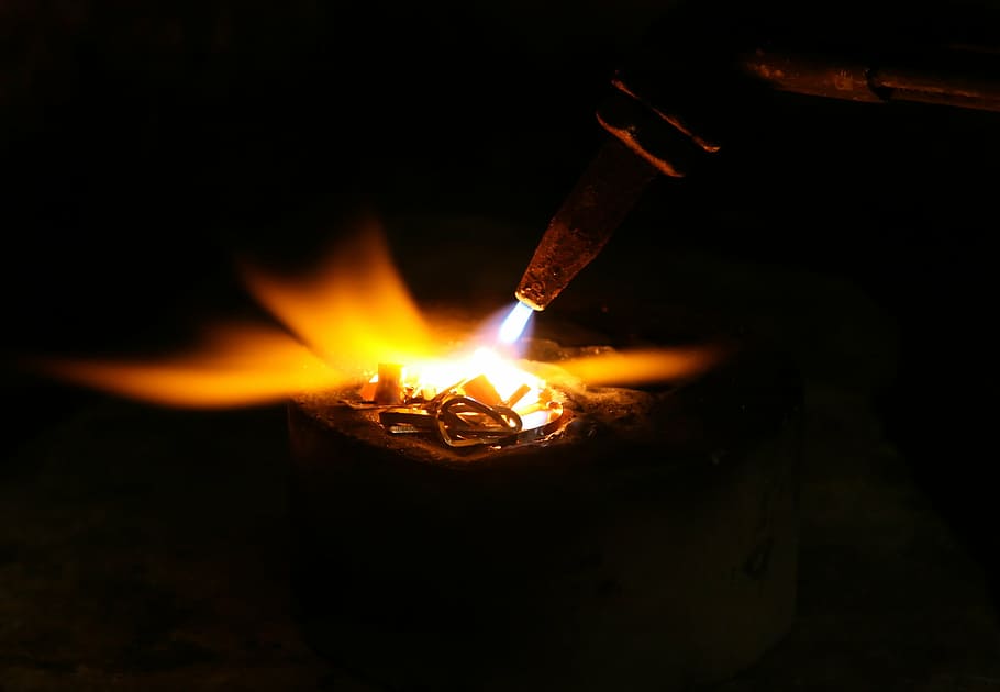 torch burning, acetylene, aluminium, aluminum, bars, blow, brass, bright, bronze, bullion