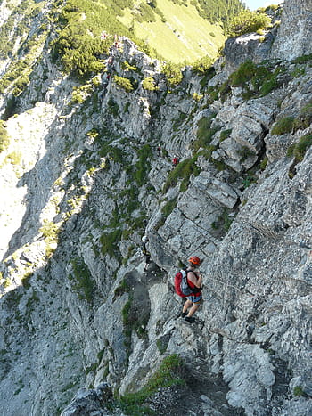 traverse-climbing-climber-bergtour-tour-risk-royalty-free-thumbnail.jpg