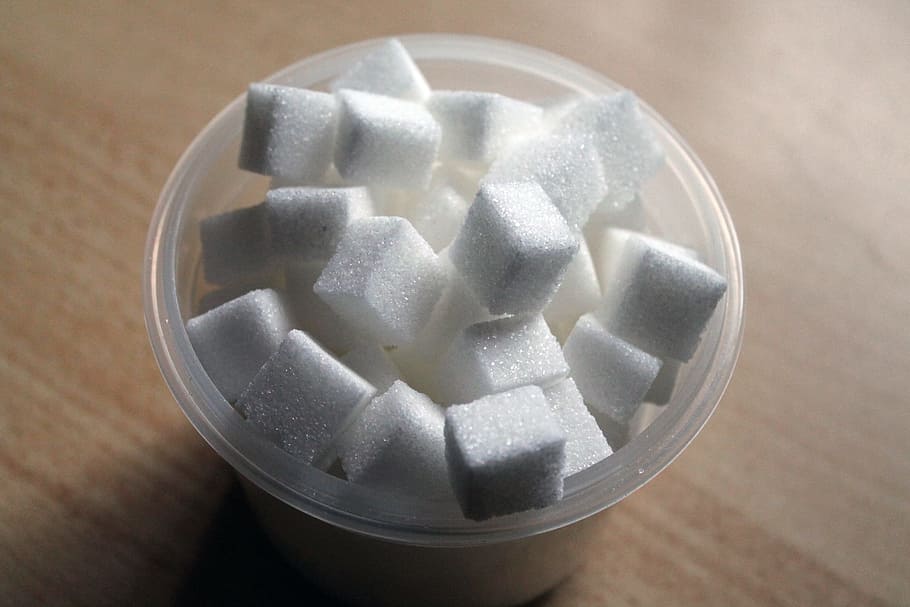 bloque, lote de azúcar, taza, cubo de azúcar, azúcar, terrones de azúcar, pieza, dulce, comida y bebida, en interiores