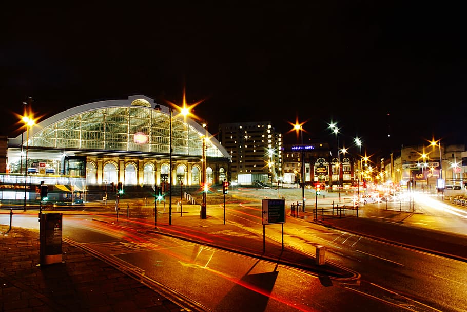 Luces nocturnas, estación de tren, Liverpool, brillante, oscuro, dominio público, estación, tren, noche, arquitectura