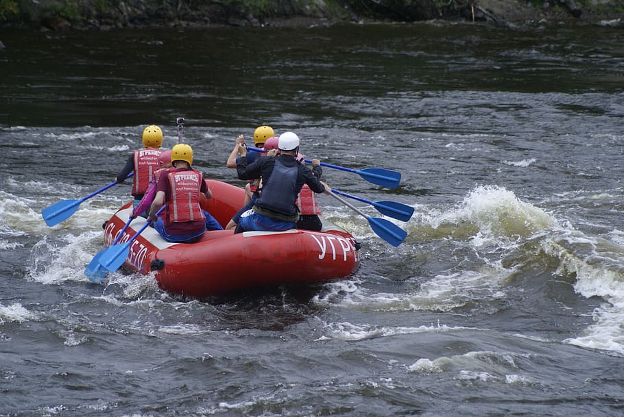 Team river. Сплав Юшут. Команда в лодке. Амазонка сплав. Команда на сплаве.