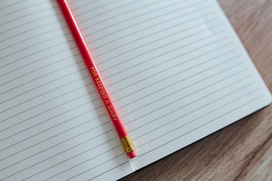 pensil warna-warni, kayu, meja tulis, Notebook, ruang fotokopi, jurnal, penulisan, buku harian, pensil, buku catatan