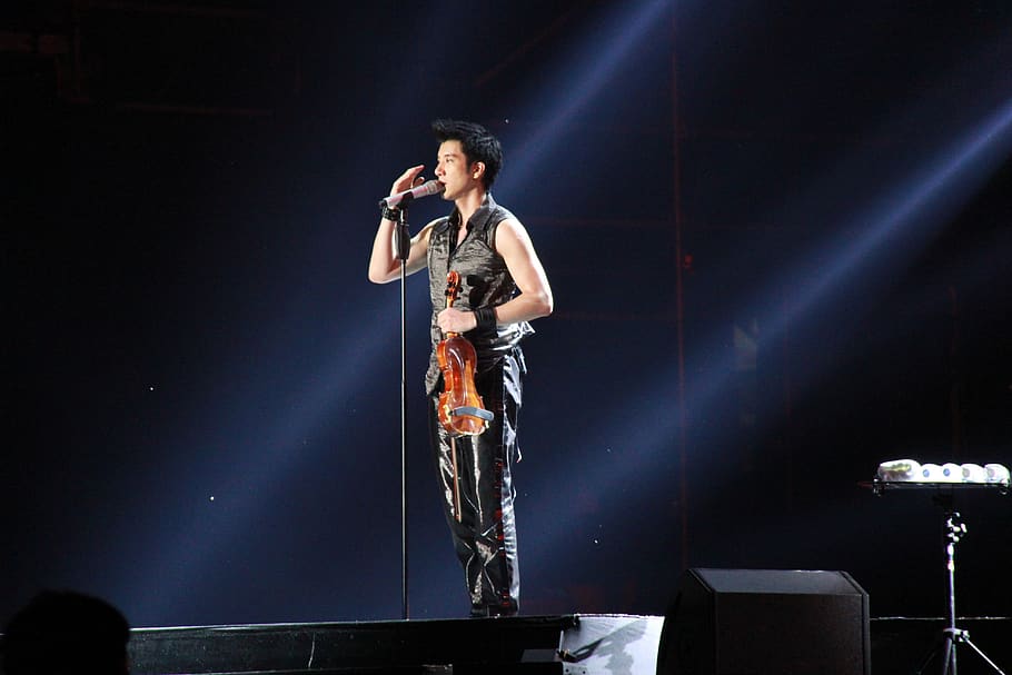 concert, lee hom, nest, display, site, singer, soffit, performance, music, arts culture and entertainment