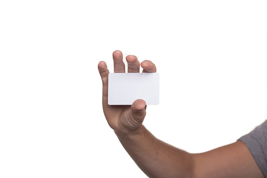 Persona, mostrando, blanco, tarjeta de plástico, tarjeta blanca, tarjeta de visita, mapa, mostrar, palo, entregar