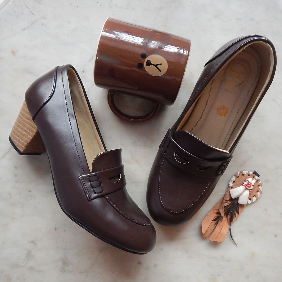 marrón, par de zapatos, taza, par, zapatos, estilo, zapatos personalizados, zapato, naturaleza muerta, moda