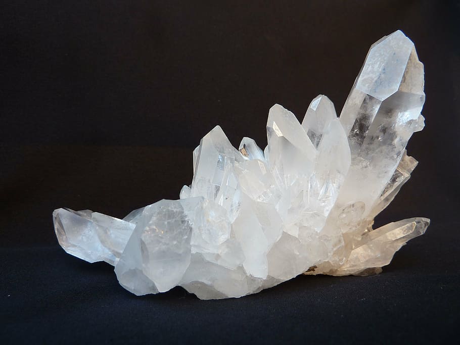 white quartz, rock crystal, clear to white, gem top, chunks of precious stones, glassy, transparent, translucent, shimmer, bright