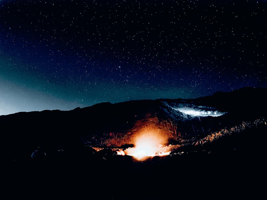 cueva, cielo estrellado, paisaje, fuego, noche, estrellas, montañas, naturaleza, ardor, estrella - espacio