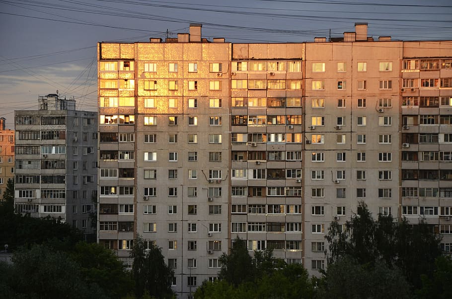 Arquitetura soviética, casa, apartamento, casa de painel, habitação, construção, janela, quintal, fio, tarde