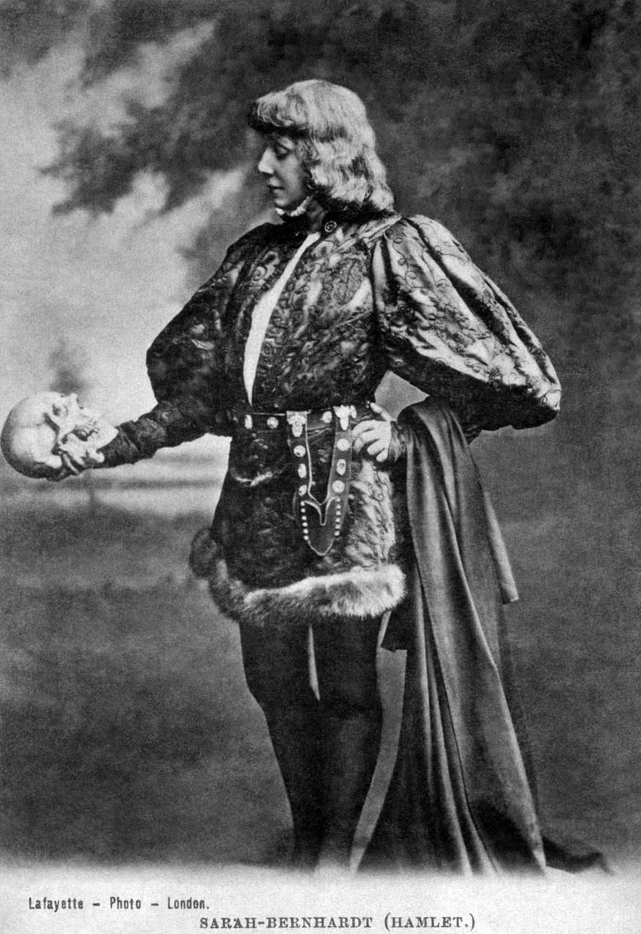 Sarah-Brendhardt Hamlet, Hamlet, William Shakespeare, Sarah Baird, 1899, cráneo, calavera y tibias cruzadas, personas, pasado, longitud completa