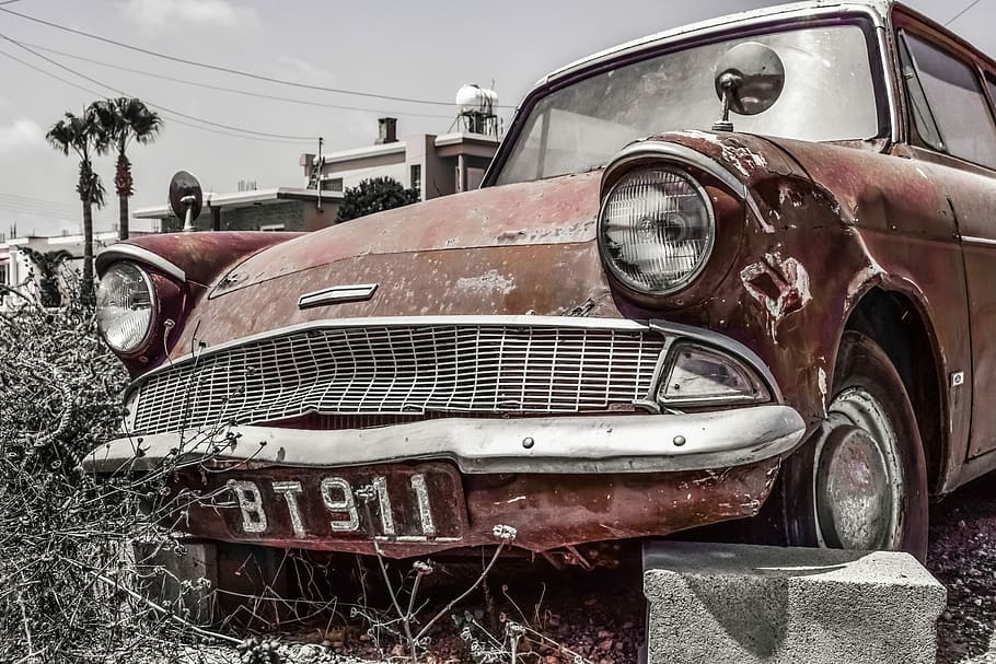 Coche viejo, vehículo, abandonado, oxidado, roto, envejecido, dañado, degradado, ruina, descomposición