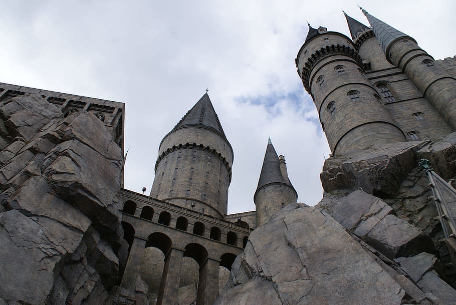 castillo, fantasía, hogwarts, acantilado, pasillos, torre, estructura construida, exterior del edificio, arquitectura, historia
