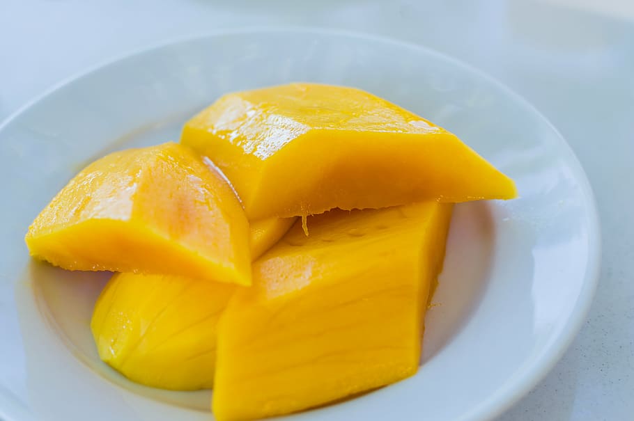 sliced, mango fruit, white, plate, mango, fruit, background, food, yellow, fresh