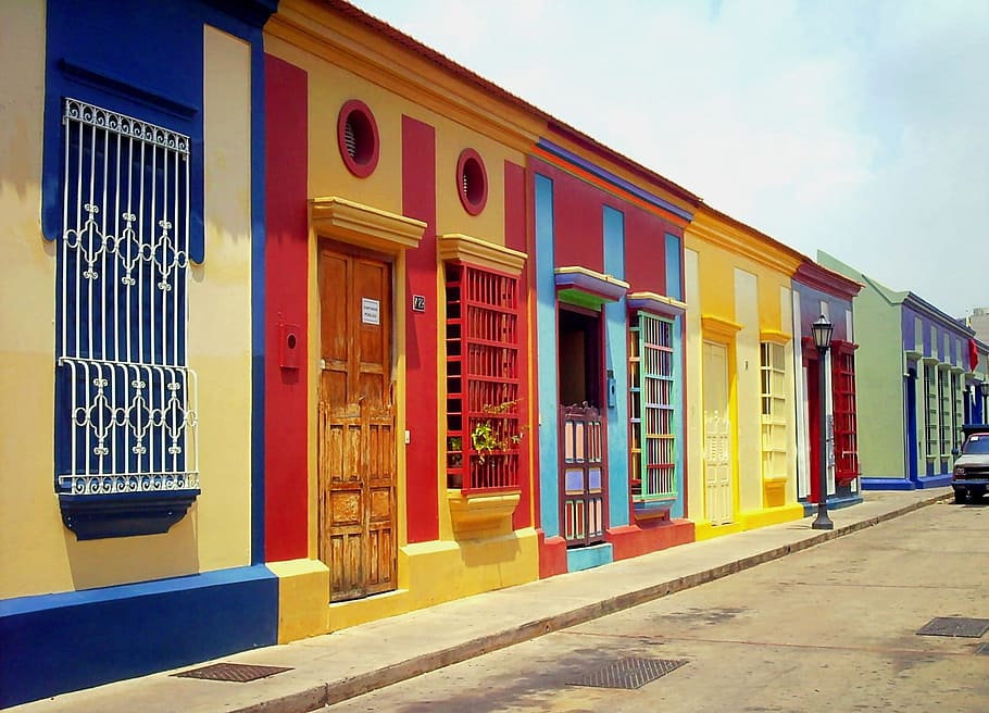 amarillo, rojo, azul, verde, 1 piso, casa de 1 piso, blanco, nubes, multicolores, casas