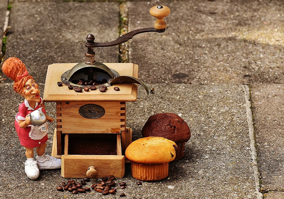grinder, muffin, waitress, figure, cake, coffee, coffee beans, delicious, enjoy, benefit from