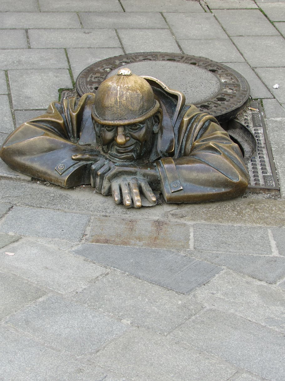 estátua, homem, bratislava, eslováquia, centro, cidade velha, trabalhador de saneamento, escultura, arte e artesanato, representação