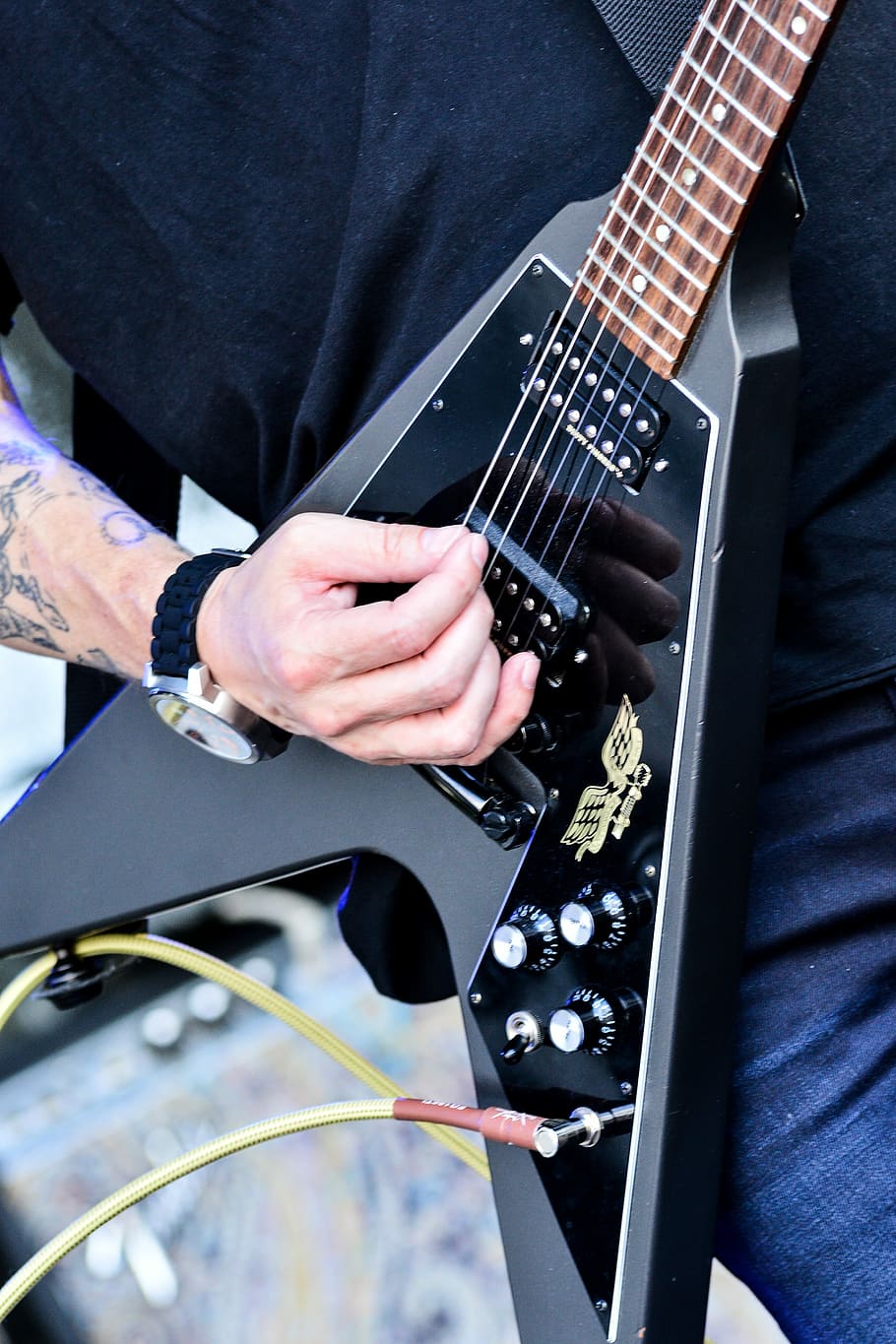 Guitarra, Rock, Música, Rock N Roll, negro, parte del cuerpo humano, mano humana, instrumento musical, solo un hombre, solo hombres