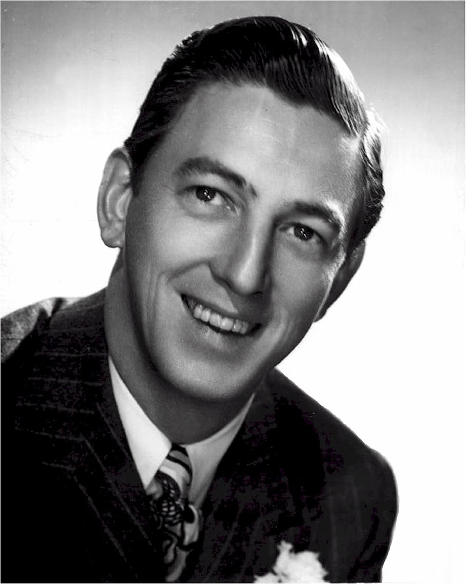 ray bolger, american entertainer, vaudeville, stage, musical theater, screen, singer, dancer, wizard of oz, character