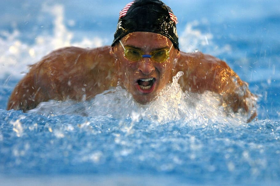 hombre, vistiendo, gafas de natación, natación, piscina, nadador, mariposa, agua, competencia, atleta