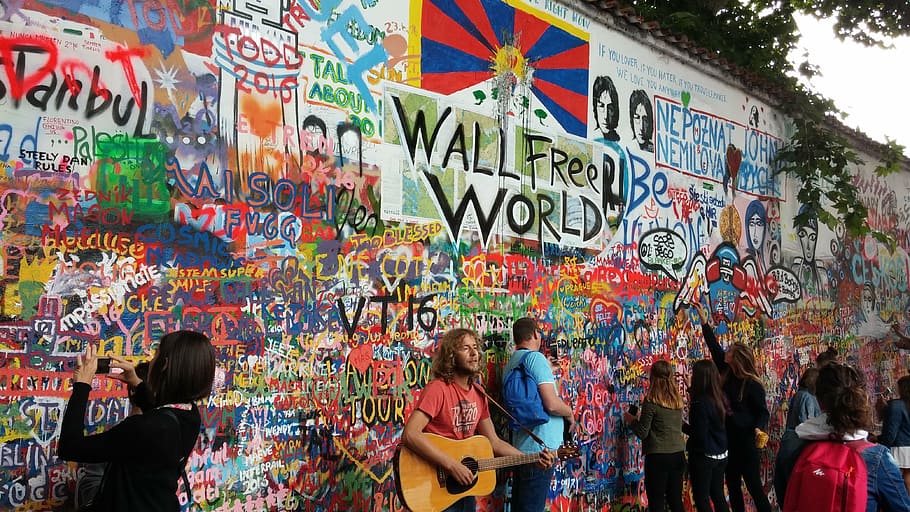 manusia bermain gitar, grafiti, budaya populer, dinding lennon, praha, budaya, protes, karya seni, beatles, simbol