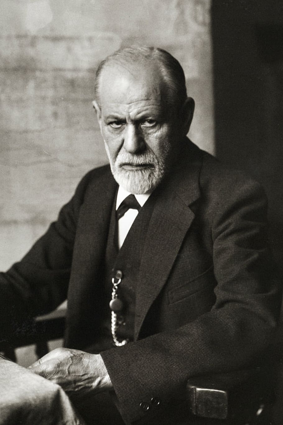 grayscale photo, man, wearing, notched, lapel suit jacket, sigmund freud, portrait 1926, founder of psychoanalysis, neurologist, austrian