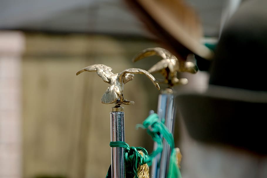 soldiers, coat of arms, alpini, aquila, focus on foreground, metal, close-up, day, selective focus, faucet