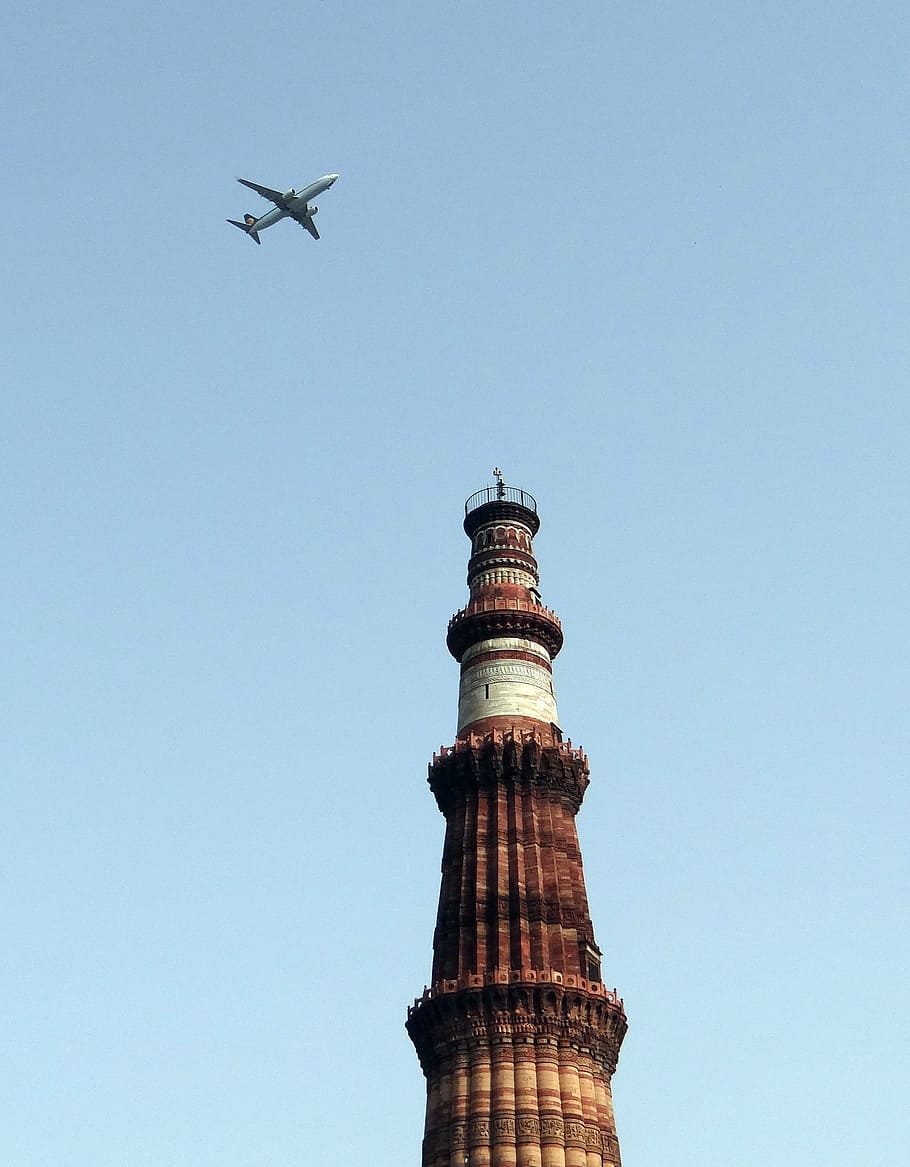 qutb minar, aeroplane, qutub minar, qutab, islamic monument, unesco world heritage site, delhi, monument, stonework, pillar
