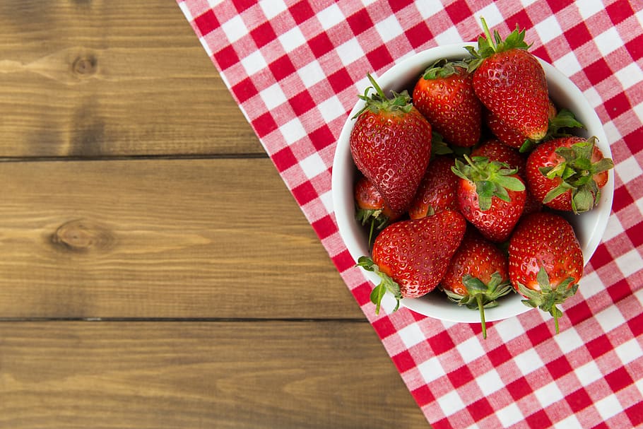 strawberries, wood table, Bowl, wood, table, food/Drink, food, fruit, healthy, freshness