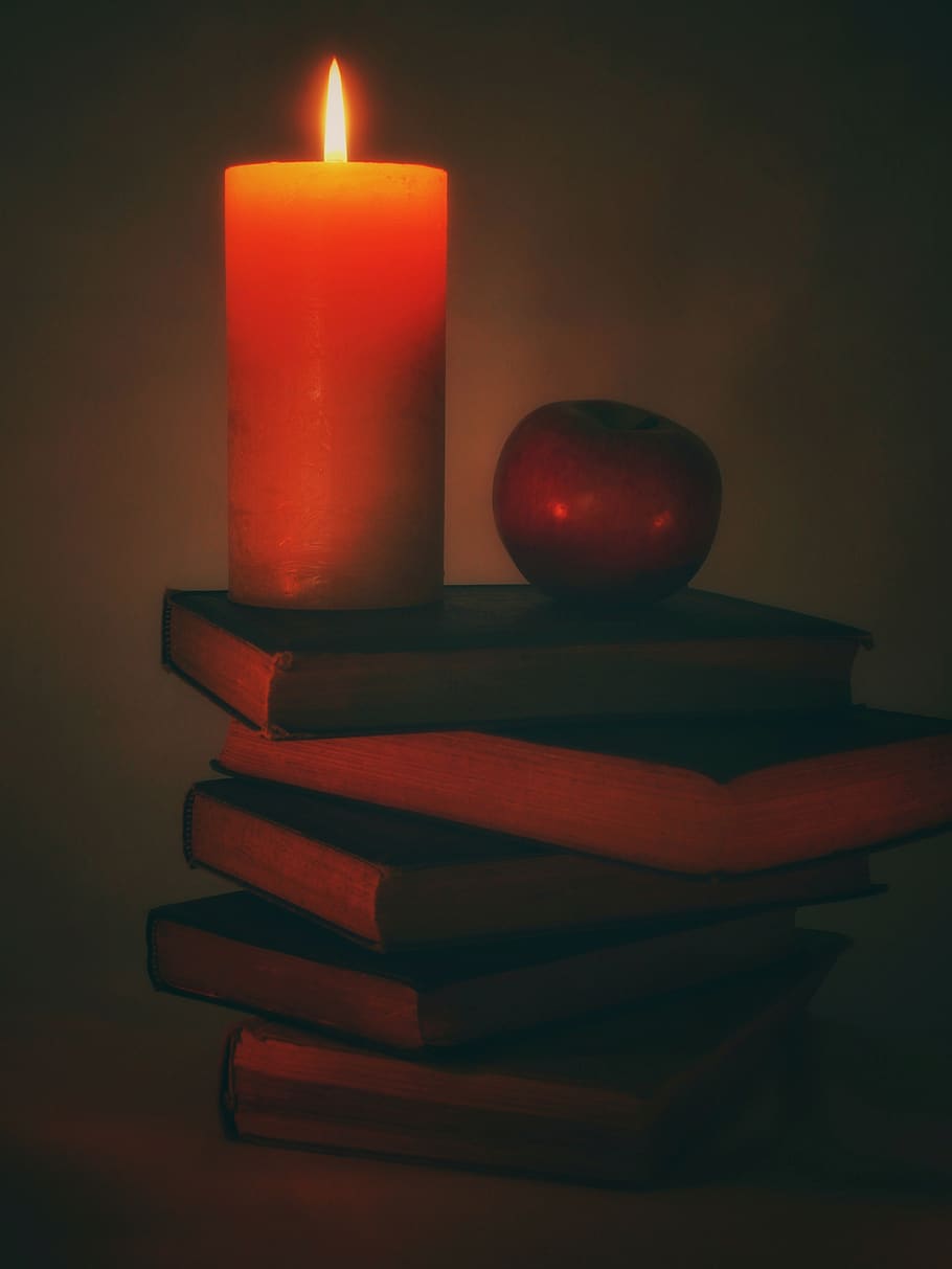 vela, pilha de livros, livros, ler, maçã, ainda vida, brilhante, aconchegante, velho, estilo de vida maçã